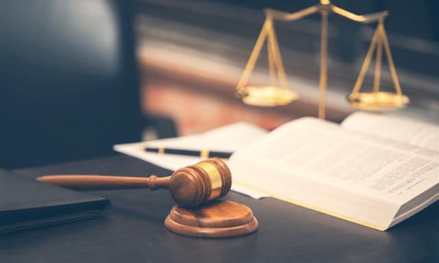 Chính sách công là gì? Vai trò, đặc điểm & phân loại